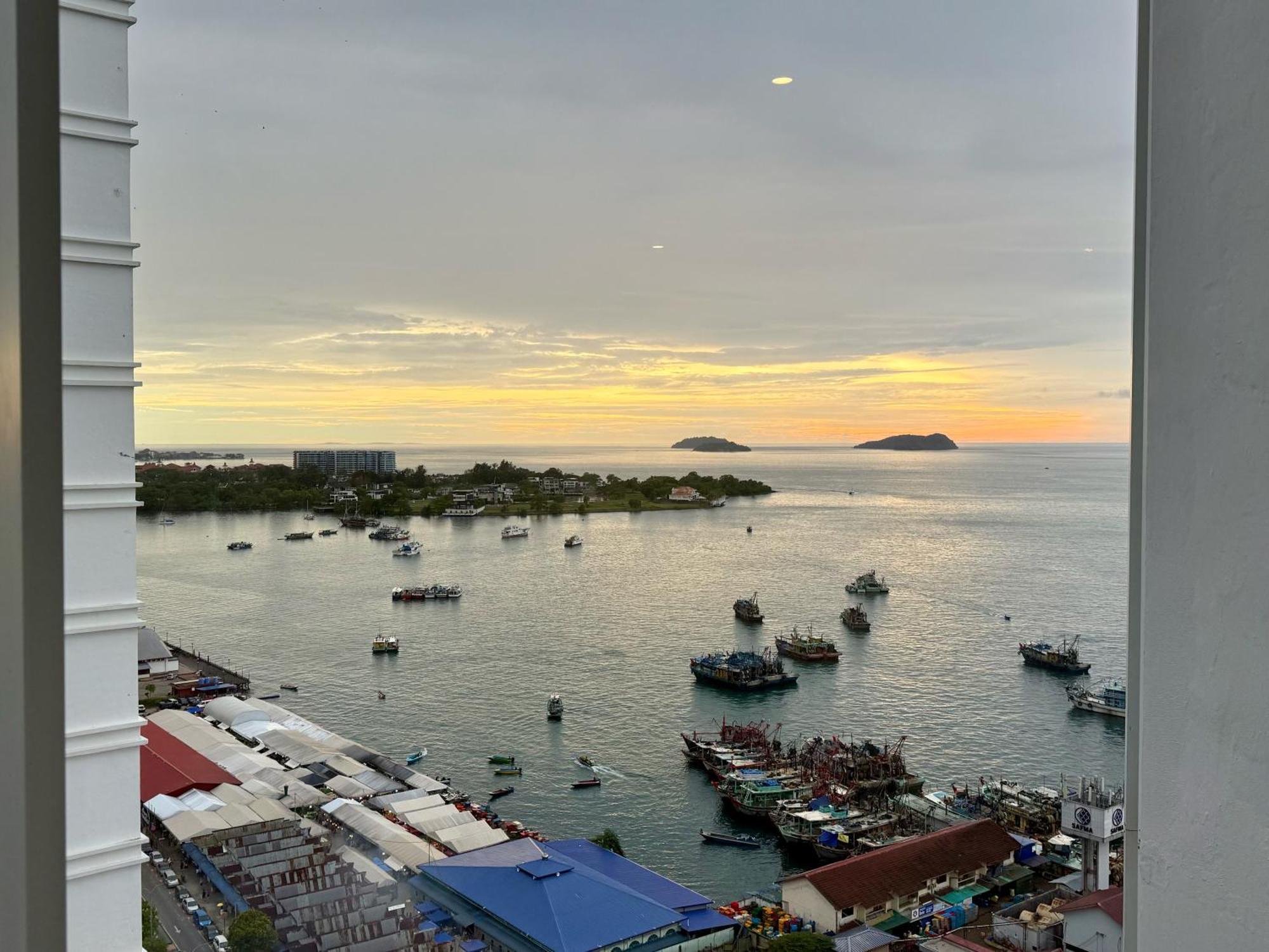 The Shore Executive Suites By Ys Luxury Kota Kinabalu Esterno foto