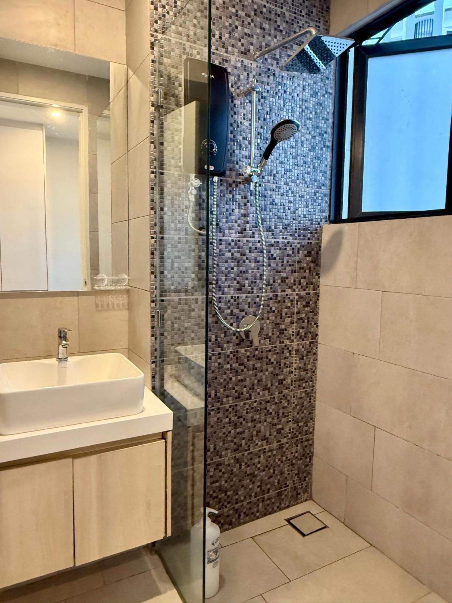 The Shore Executive Suites By Ys Luxury Kota Kinabalu Esterno foto